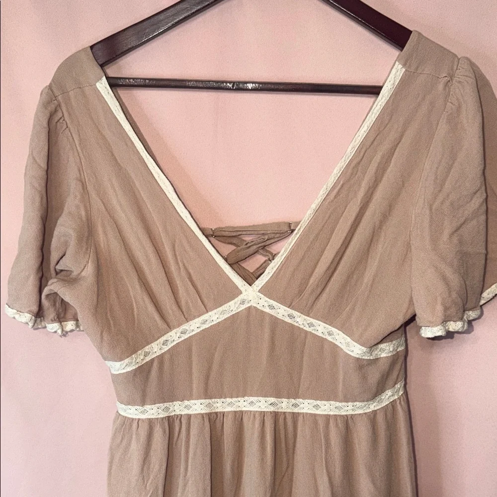 Blush V-Neck Tiered Maxi Dress with Lace Trim - Picture 4 of 9